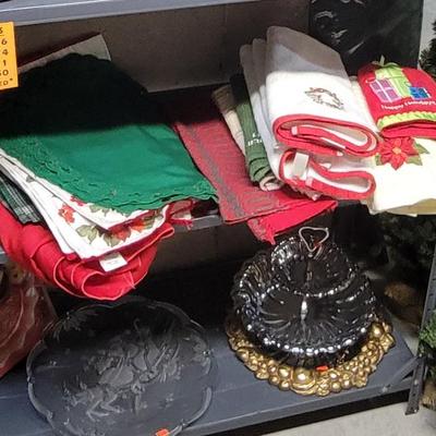 Sale Photo Thumbnail #173: Holiday Linens 