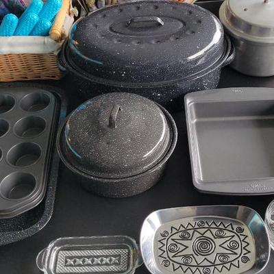 Sale Photo Thumbnail #229: Roasters and Pressure Cooker 