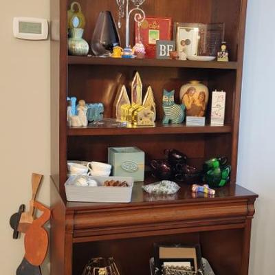 Sale Photo Thumbnail #38: Bookshelf filled with Decor! 