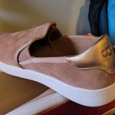 Sale Photo Thumbnail #63: UGG shoes 