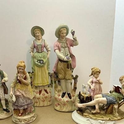 5pc Vintage Colonial Figurines