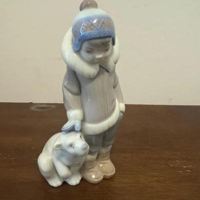 Lladro Eskimo Boy Wipet With Box