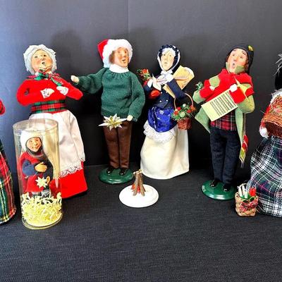 Byers' Choice Carolers, 6 Adults, 1 Kindles and Accessories