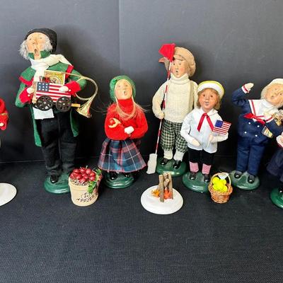  Byer’s Choice Carolers Lot W/ Accesories 
