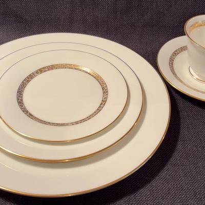 Oxford “Golden Glen” Bone China Set -23 Pc