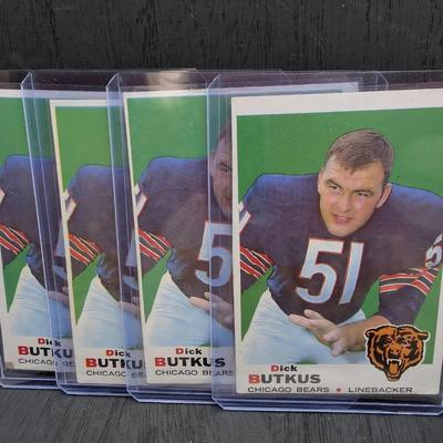 Four 1969 Topps Football #139 Dick Butkus Cards