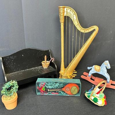 Byers' Choice Carolers Historic Charleston Foundation, 9 Doll and Accessories