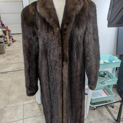 James Hirsch Women’s Full Length Mink Fur Coat