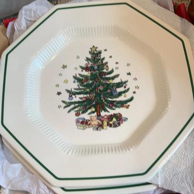 NIKKO  Christmastime Holiday Stoneware Set