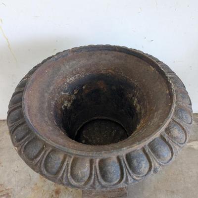 Pair of Antique Victorian cast iron garden urns!