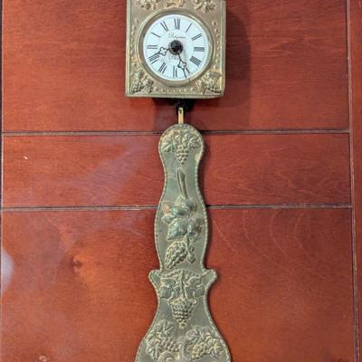 Sale Photo Thumbnail #113: Miniature clock!