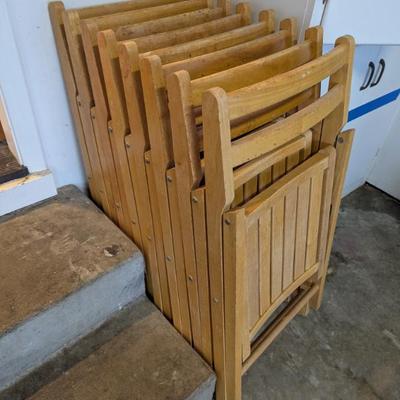 Set of 8 folding wooden chairs 