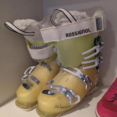 Sale Photo Thumbnail #129: Rossignol snowboard boots!