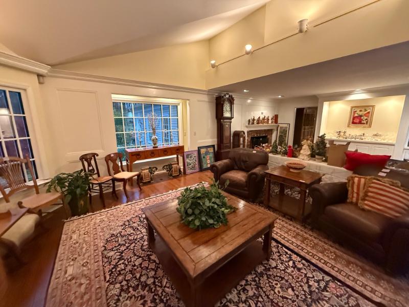 Sale Photo Thumbnail #11