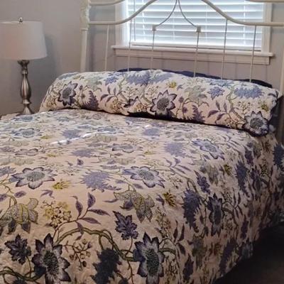 Comfort Base Adjustable Queen bed frame, Mattress, Lamps, Nightstands & Bedding 