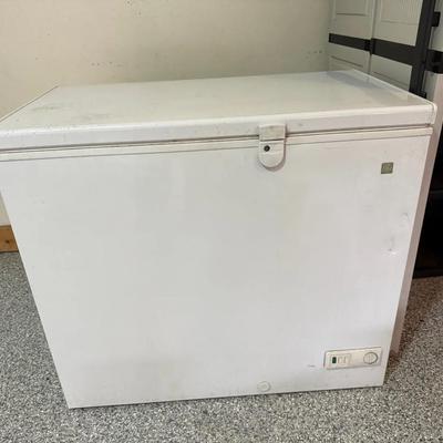 GE Chest Freezer Model FCM7DUAWW 