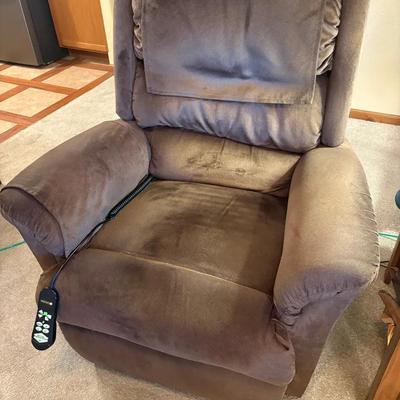 Comfort Zone by Golden Power Lift Recliner Model PR766-MED-DVC-PHA