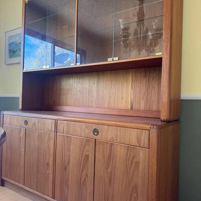 MCM China Cabinet/Hutch