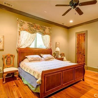 Sale Photo Thumbnail #284