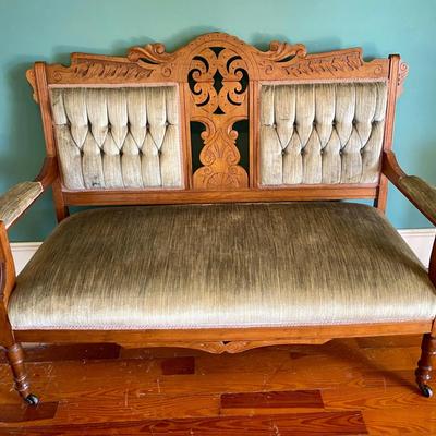 001-LR: Eastlake Loveseat