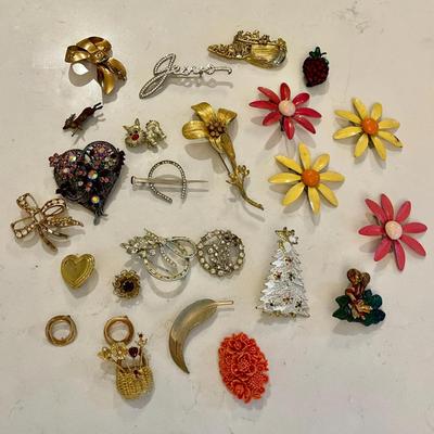 074-J: Brooch Collection