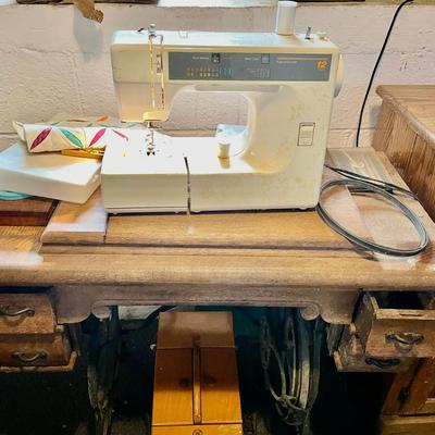 060-CEL: Sewing Machine Lot