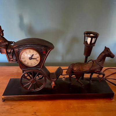 035-LR: Vintage United Horse and Carriage Clock and Lamp