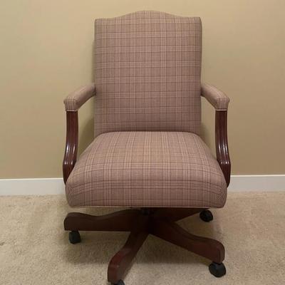 Sale Photo Thumbnail #16: Vintage Cushioned Office Chair 