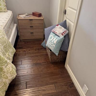 Sale Photo Thumbnail #200