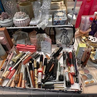 Sale Photo Thumbnail #698