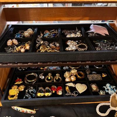 Sale Photo Thumbnail #155