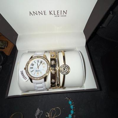 Sale Photo Thumbnail #196