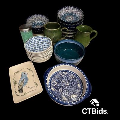 DS503 - Stoneware Group #2, Mixed Lot Of Blue And Green