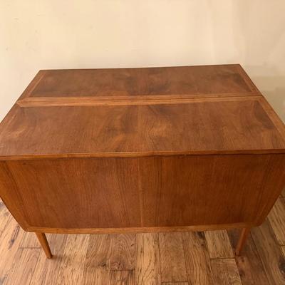PU300 - Drop Leaf Table