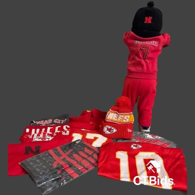 DS528 - Chiefs/Huskers Sports Gear/Memorabilia. Eric Crouch Signed Doll.