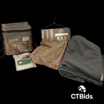 DS212 - Drapes and Rug Pad