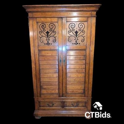 DS424 - Large Wood Wardrobe 