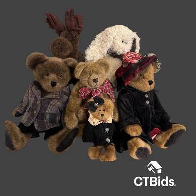 DS513 - Boyd‘s Bear Group, Moose, Bunny, and Small Friend