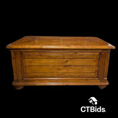 DS415 - Pine Coffee Table Storage Chest 