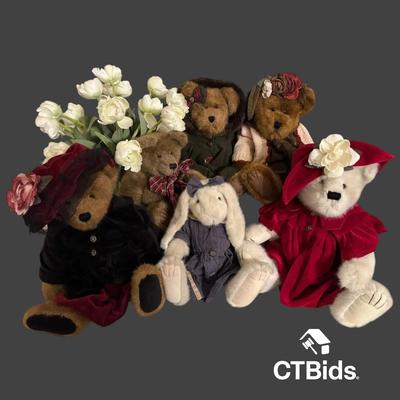 DS512 - Boyd’s Bears (large and medium), Boyd’s Bunny and A Flower Decor