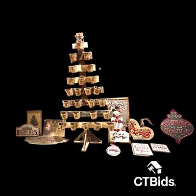 DS312 - Holiday - Lot 6 - Art and signs