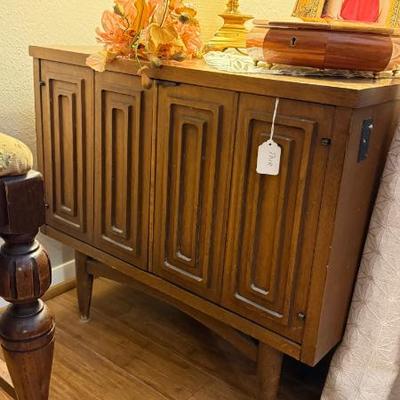 Sale Photo Thumbnail #526