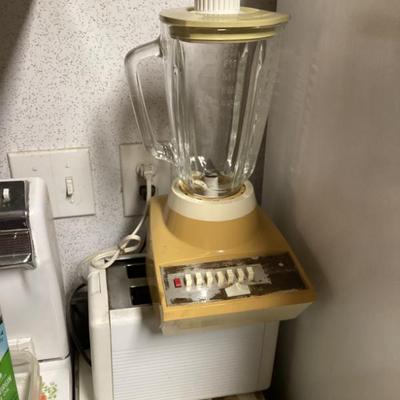 Sale Photo Thumbnail #31: Vintage hamilton beach blender 1970s harvest gold