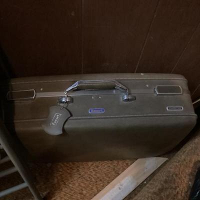 Sale Photo Thumbnail #27: Vintage american tourister suitcase