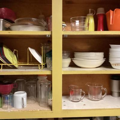 Sale Photo Thumbnail #150: Dinner plates bowles