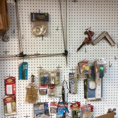 Sale Photo Thumbnail #60: Various tool accessories