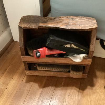 Sale Photo Thumbnail #128: Wood shoe shine box