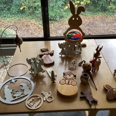 Sale Photo Thumbnail #114: Variety of hand carved nic nacs