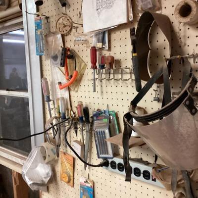 Sale Photo Thumbnail #57: Screwdrivers and other tool items