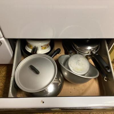 Sale Photo Thumbnail #162: Pots and pans 2)